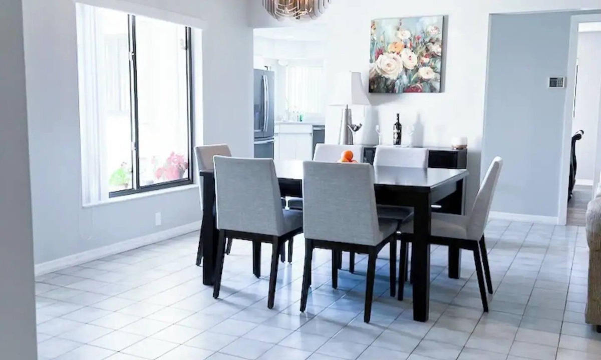 Southgate House | This nice house is located close in a nice and safe neighborhoods and 15