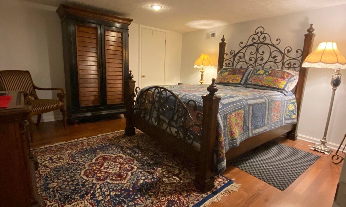 Jefferson House | Three Room Suite - Sleeps 6 in Farmhouse on rural sheep and goat farm.