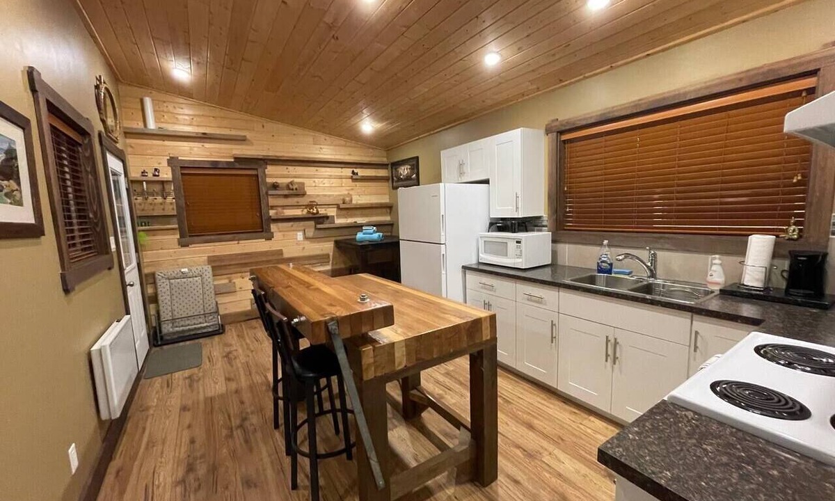 Regional District of Kitimat-Stikine House | Tiny Home - 17A Work & Play