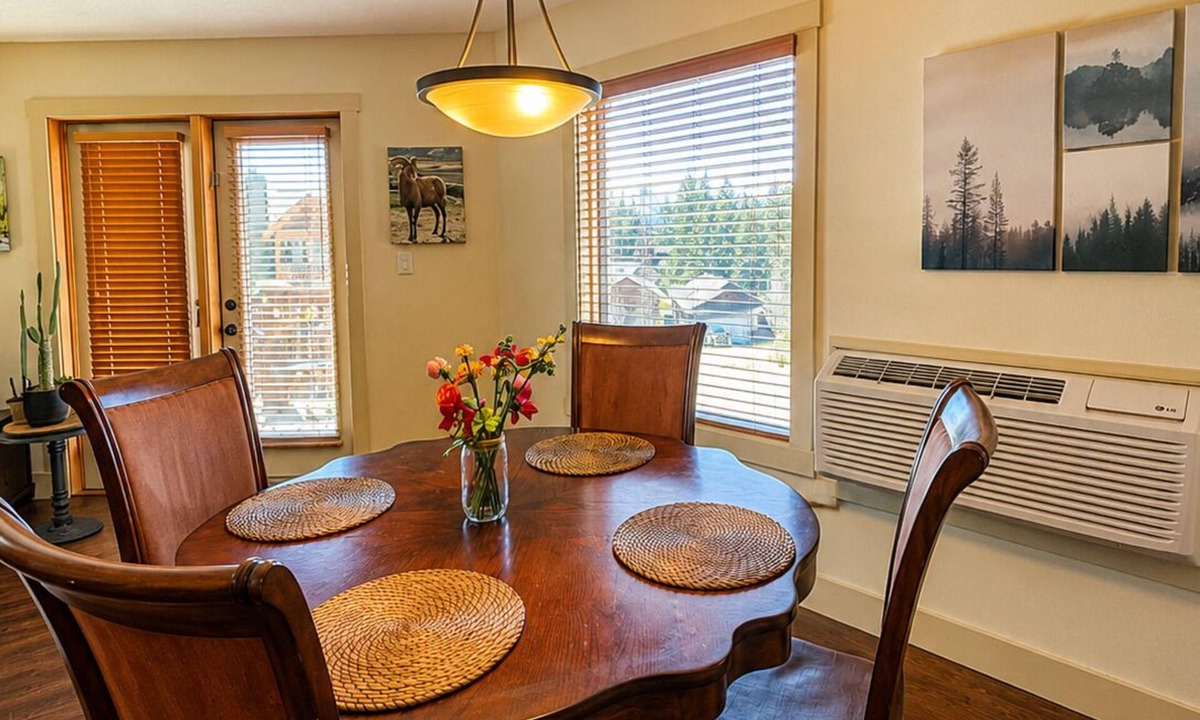 East Kootenay Apartment | Top Floor 2 Bedroom Copper Horn Condo