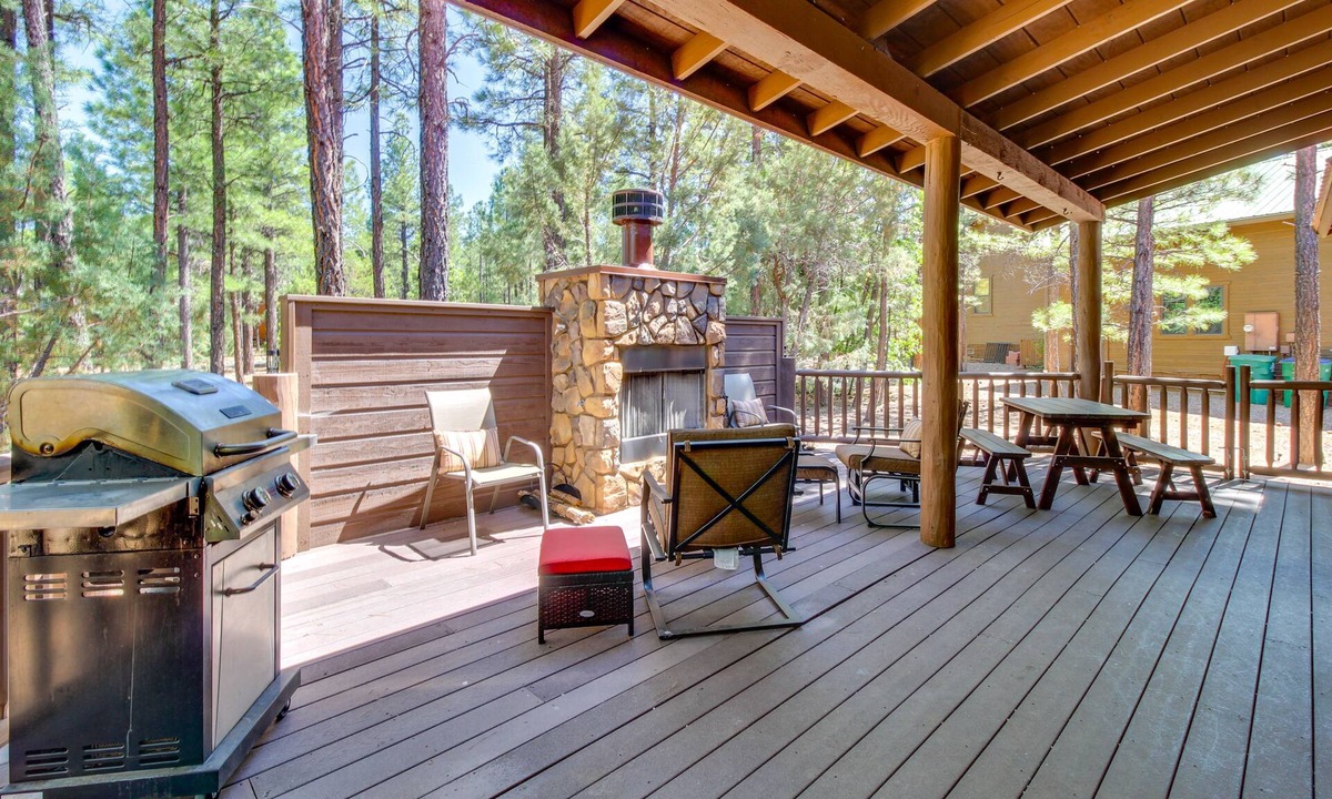 Torreon Cabin | Torreon Retreat | Spacious Deck & Fireplace