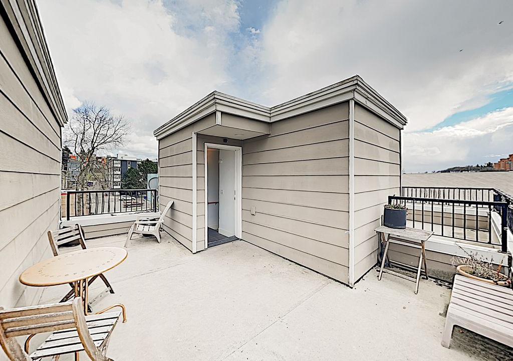 Squire Park House | Towering Townhome in Squire Park: 2 Kitchens & Private City-View Rooftop Deck