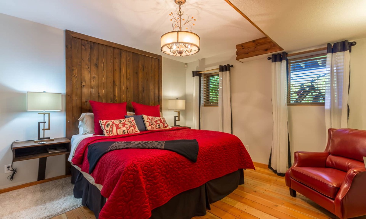 Tuwanek House | Tranquility Bay Waterfront Inn