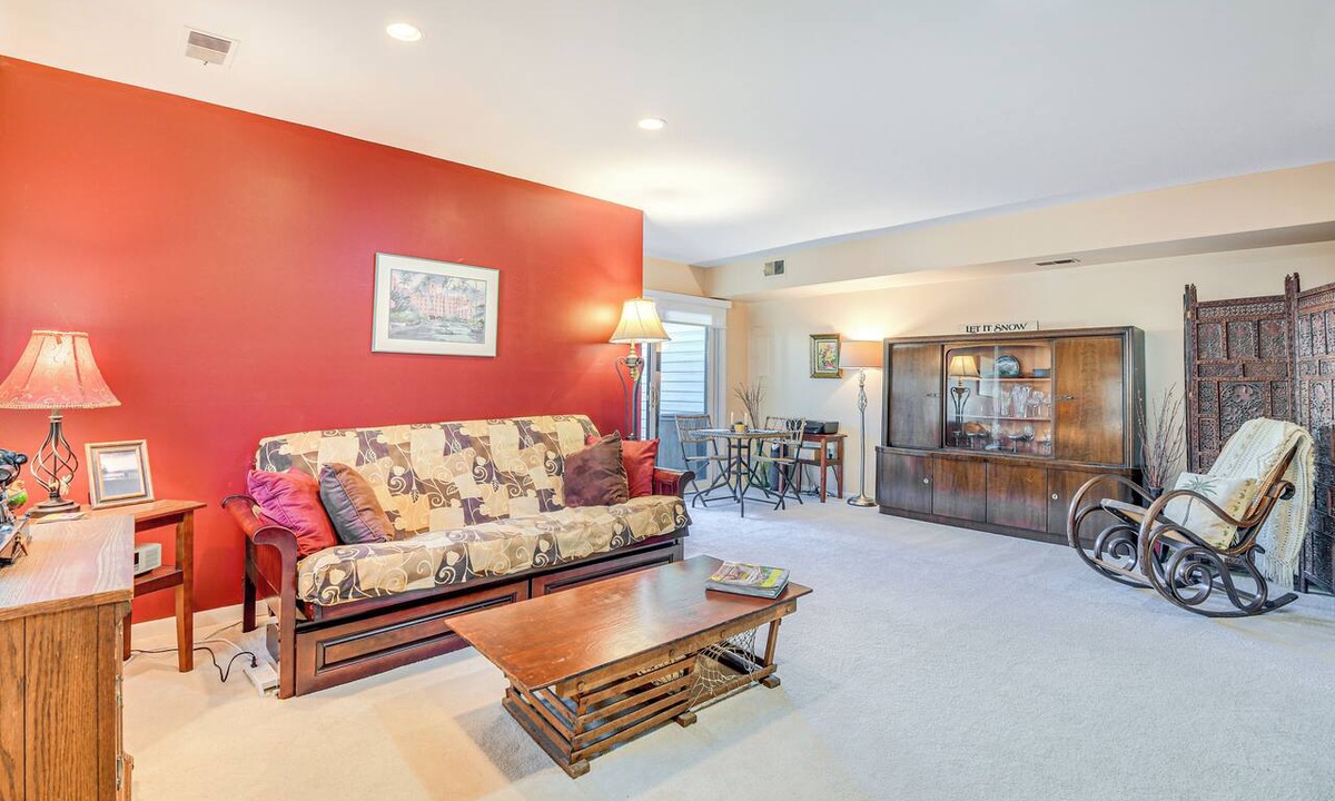 Mount Vernon Condo | Travel Nurses Welcome! Quaint Alexandria Condo