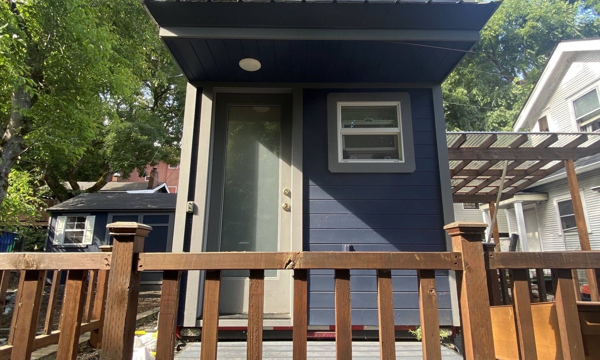 Corbett - Terwilliger - Lair Hill House | Tree View Tiny House - light filled, stone patio, close to Lewis & Clark, OHSU
