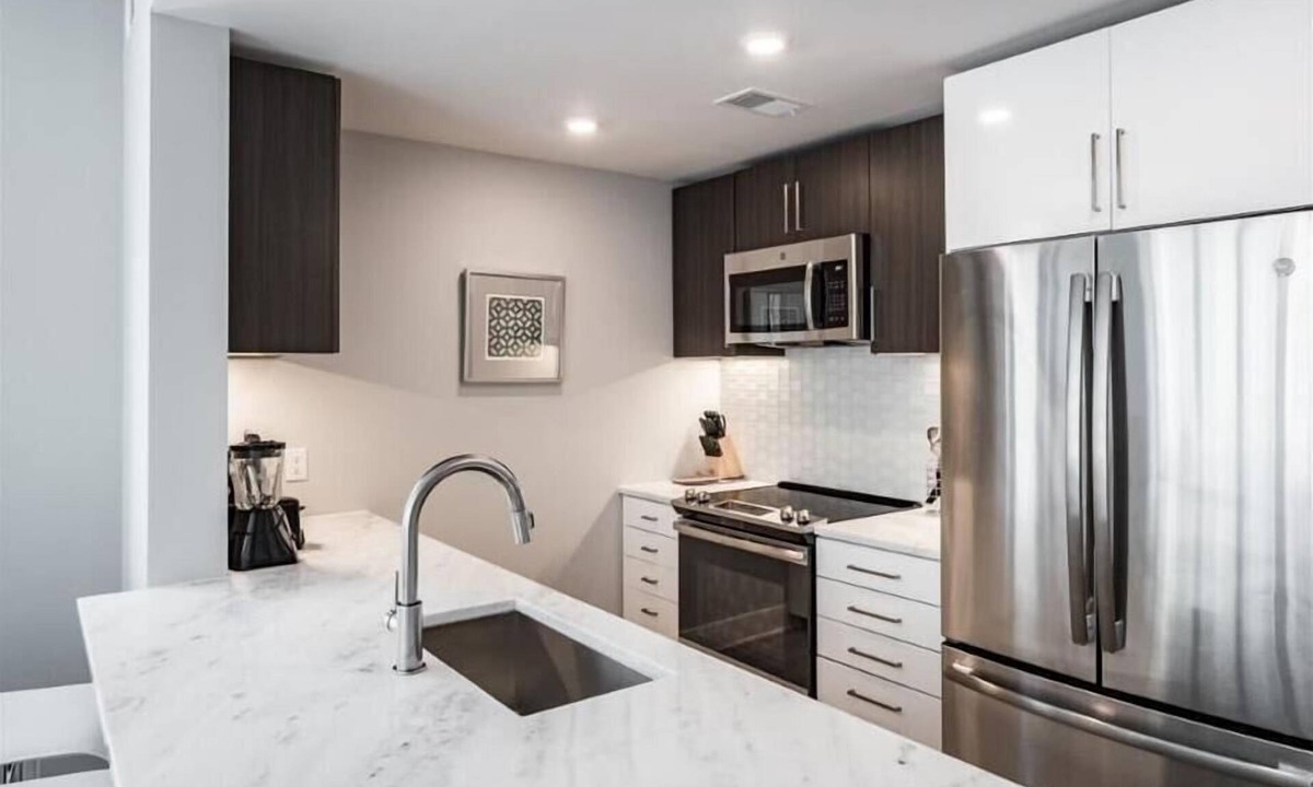 Woodmont Triangle Apartment | Trendy Neighbourhood | Bethesda MD | Near NIH & Metro by GLS