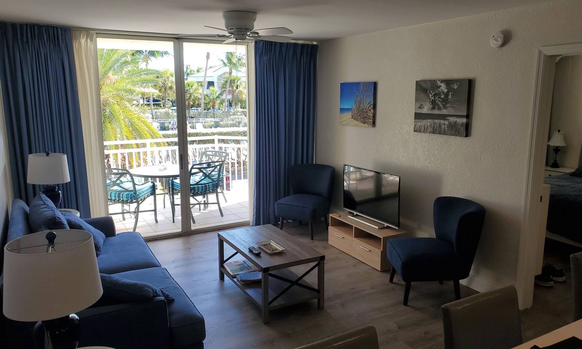 New Town Condo | Tropical Escape at Sunrise