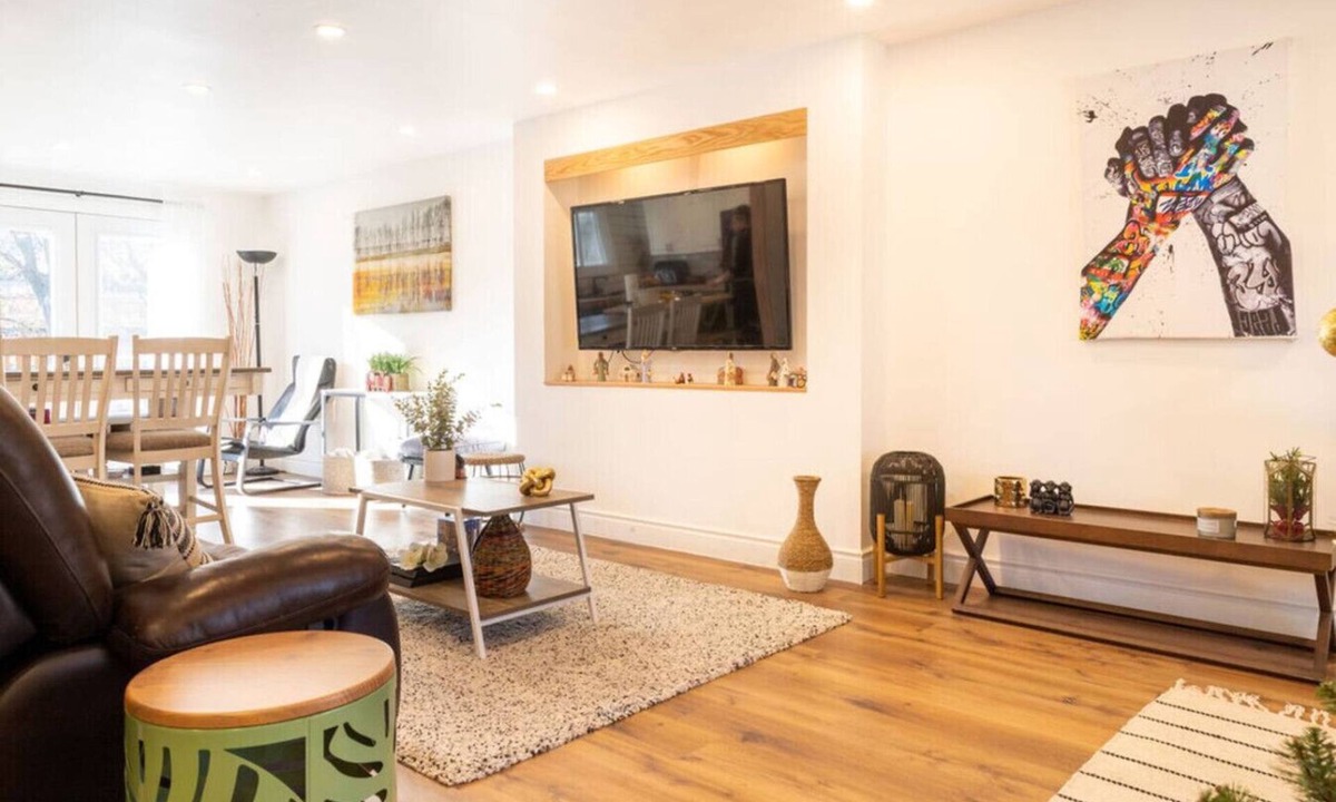 Waterloo House | Tropical & Modern Family Duplex