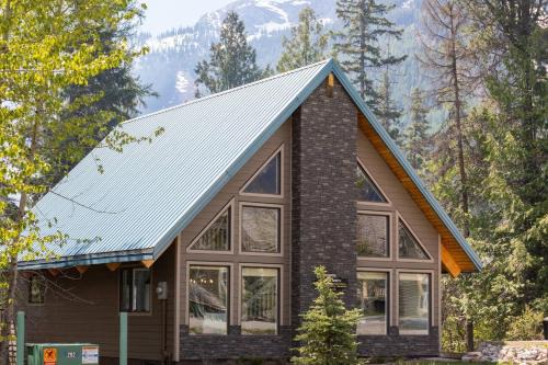 Fernie Ski Chalet | True North Chalet by Fernie Central Reservations