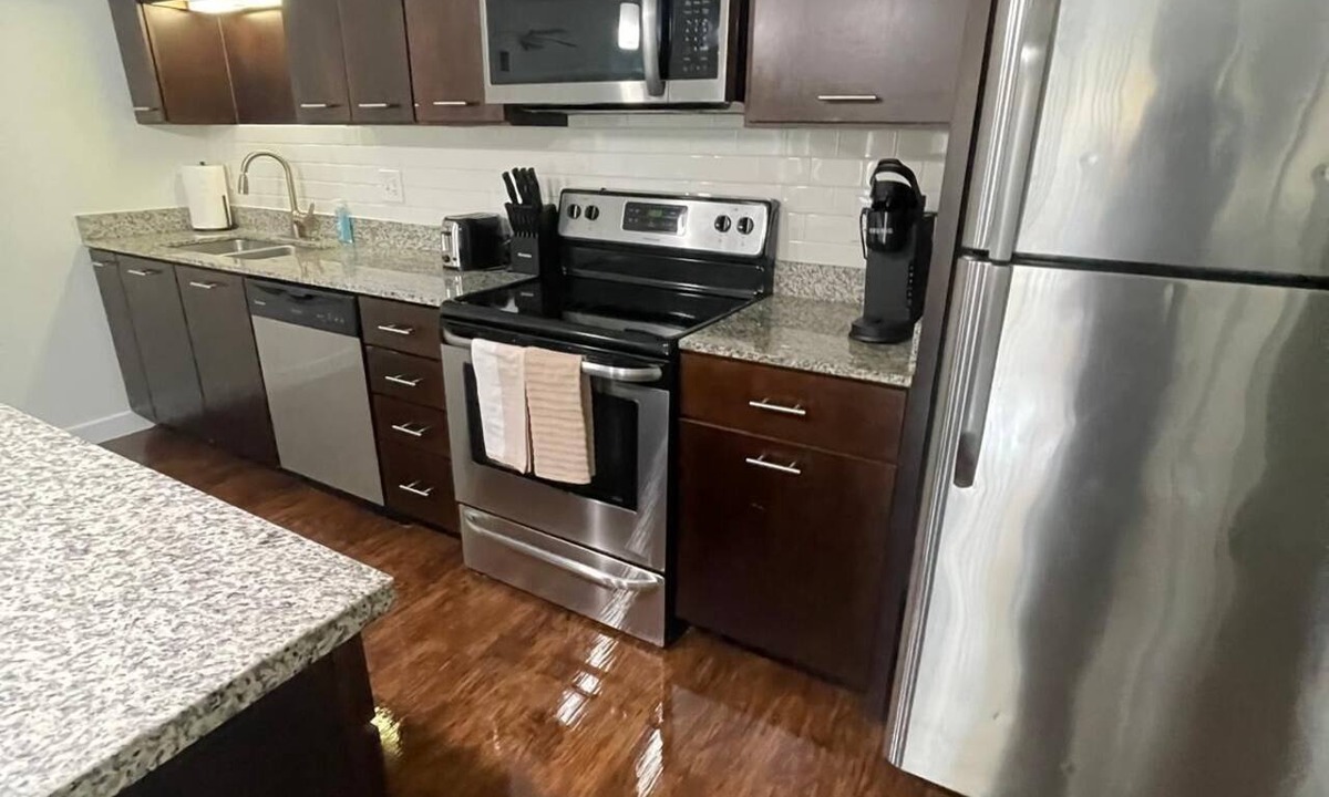 Grandview Heights Apartment | Updated 2-Bedroom with a pool and hot tub