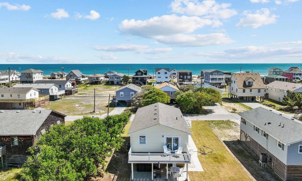 Sea Scape Cottage | Updated, EV Plug, Hot Tub & Dog Friendly