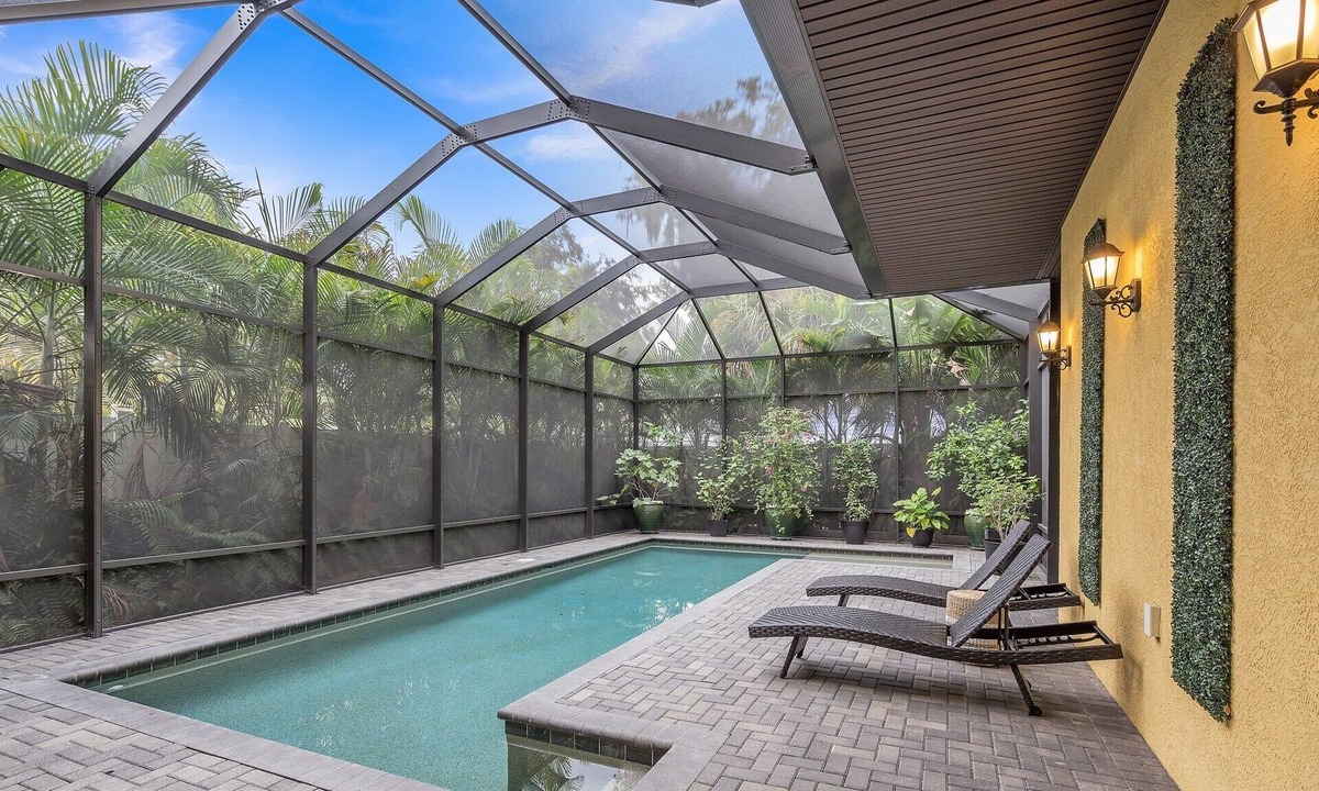 Downtown House | Urban Oasis- Downtown SRQ Luxury Pool Home!