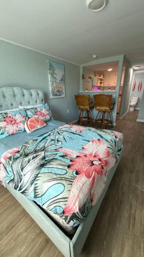 Parsuns To Cocoa Beach House | Vacation hideaway cozy studio across the beach E