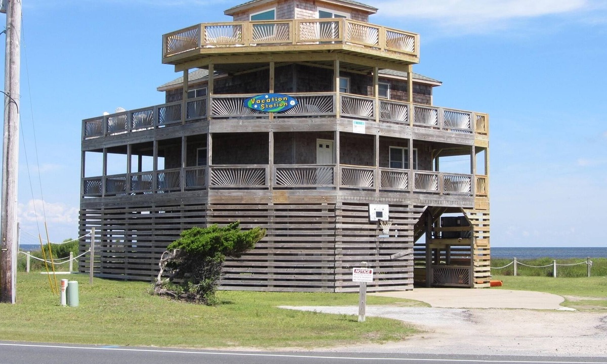 Frisco Cottage | Vacation Station is Soundfront in Frisco perfect for kayaking & kiteboarding.