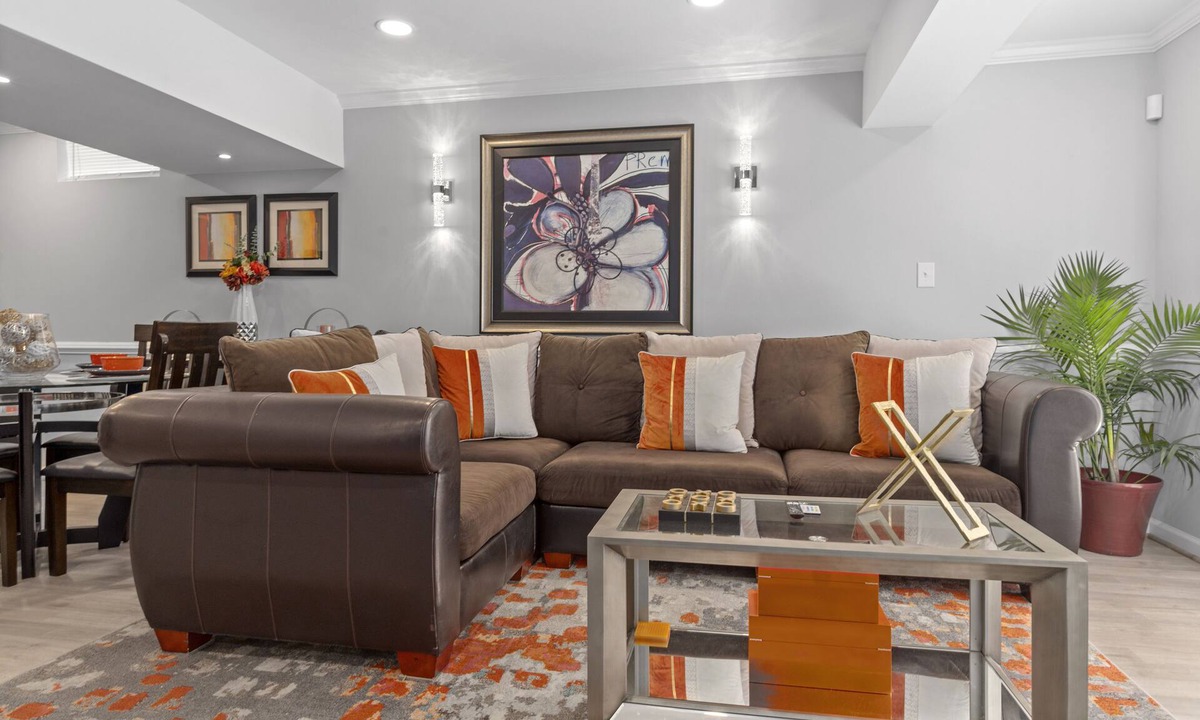 Waldorf House | Valencia Royale ~ Luxe 2BR Private Suite ~ MGM, National Harbor, DC MD VA