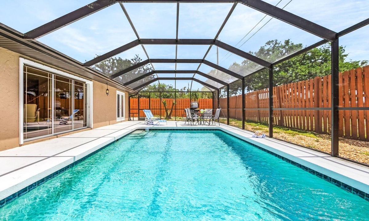 Venice East House | Venice Oasis: Heated pool, fast wi-fi & pets OK!