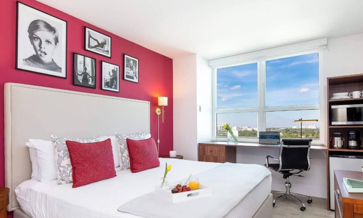 Coconut Grove Apartment | Vibrant Studio | Workspace | City Views