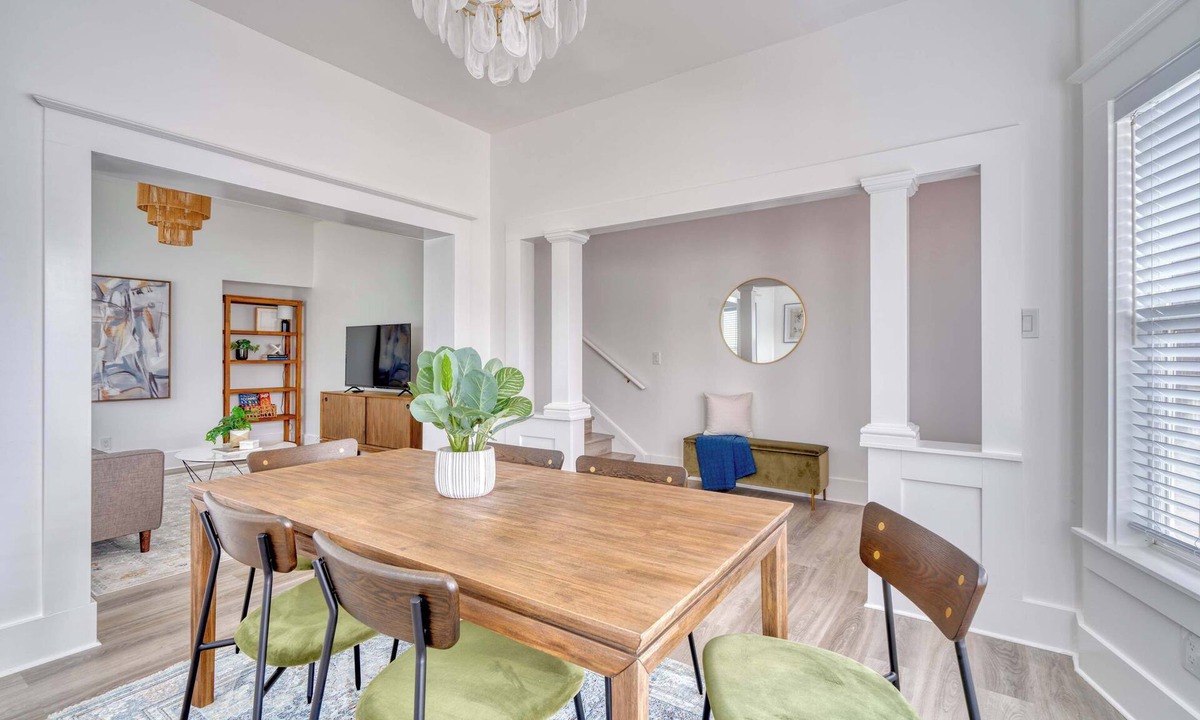 King House | Victorian Vibes 3BR Steps to Mississippi