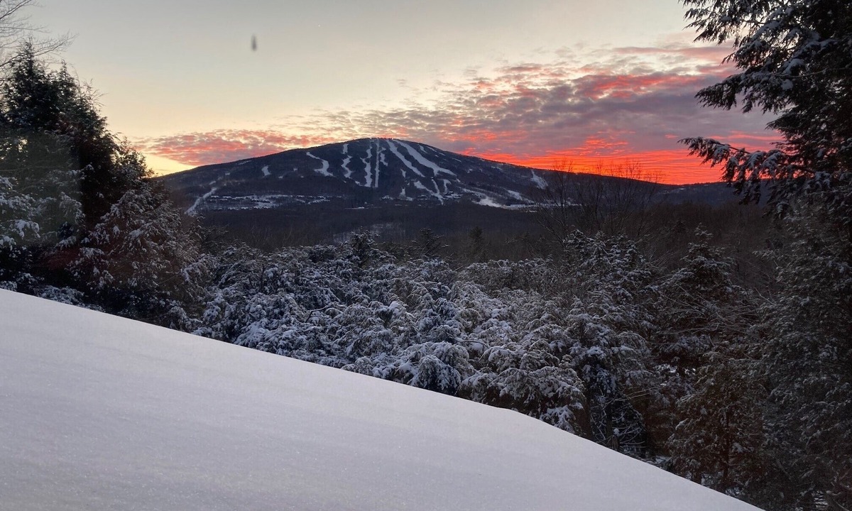 Forest Farms House | Views of Stratton, Minutes from the Slopes, EV Charging Level 2
