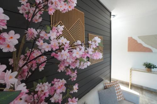 Crescent Beach House | Villa Fiorō -Bold Luxury 2BR - River & Coastal Vibe