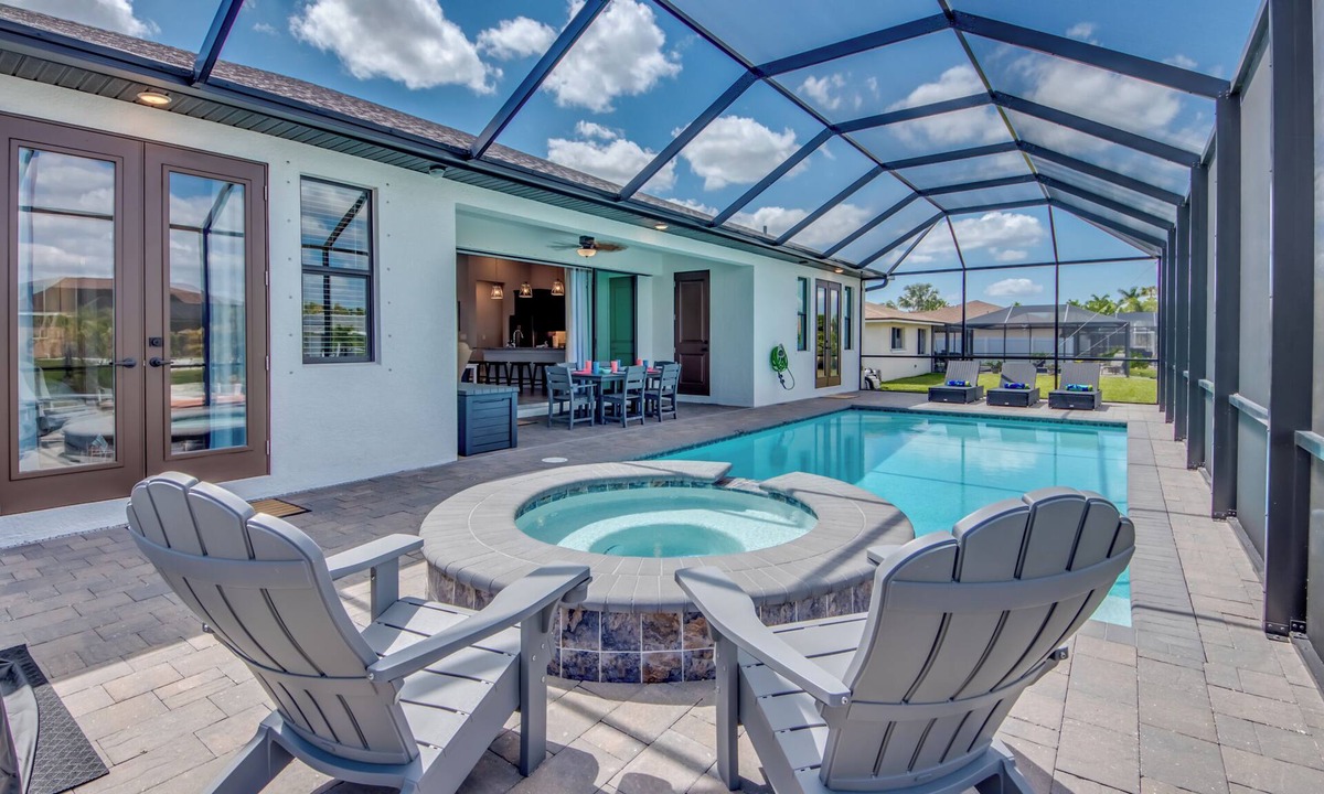 Cape Coral Villa | Villa Shore Thing - Exceptional 4 BR Villa with 2 master suites, heated pool, kayaks, pool table, bikes, fishing poles