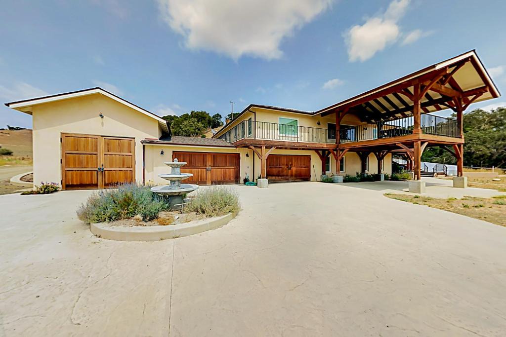 Santa Ynez Valley House | Vineyard Vista Ranch Retreat