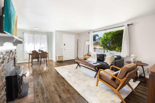 Seattle House | Vintage Charm 3BR Home w Yard Pets Welcome