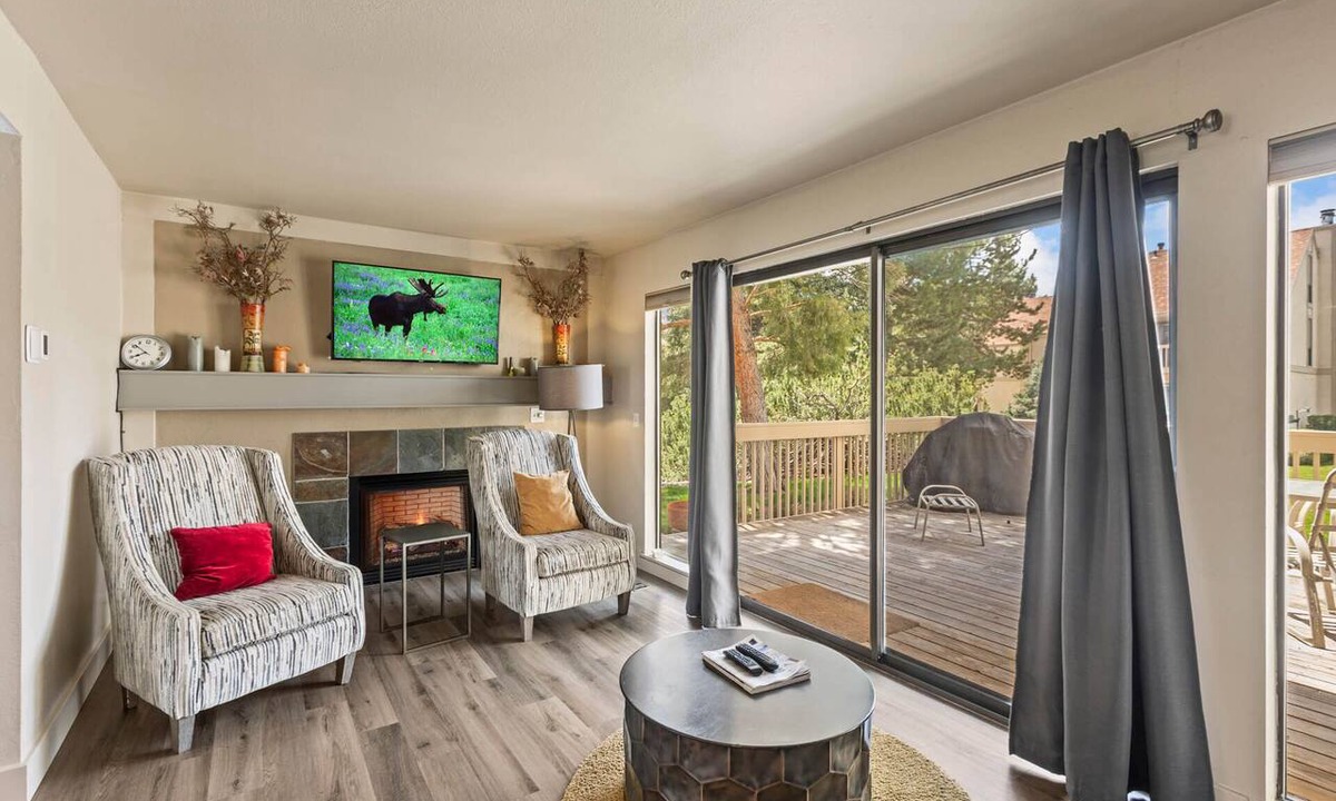 Park Meadows Condo | Walk to Rec Ctr & Free Ski Shuttle! Dog-Friendly, Sleeps 8 | Moose Mgmt RC18