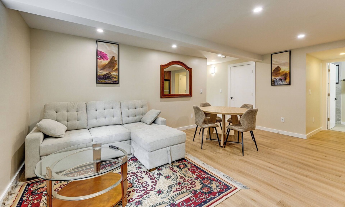 Seattle Metro Area Apartment | Walk to Seward Park, Near Lumen! Pet-Friendly Apt