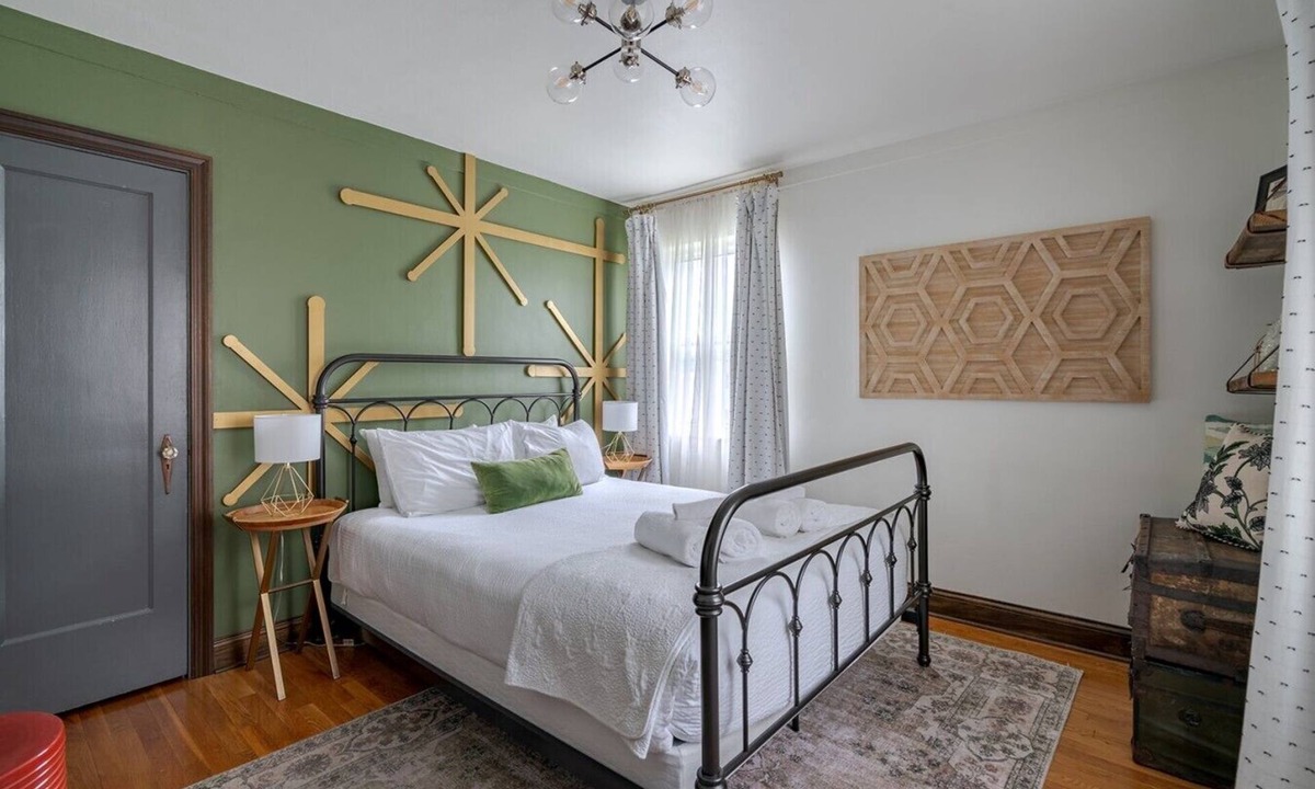 Grandview Heights Apartment | Walk to Stadium | Starbucks on Corner | Near Shops