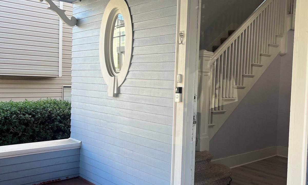 West Woodland House | Walkable Ballard 6-bed+3 bath, laundry and 2 kitchens, parking. 6 mi Lumen Field