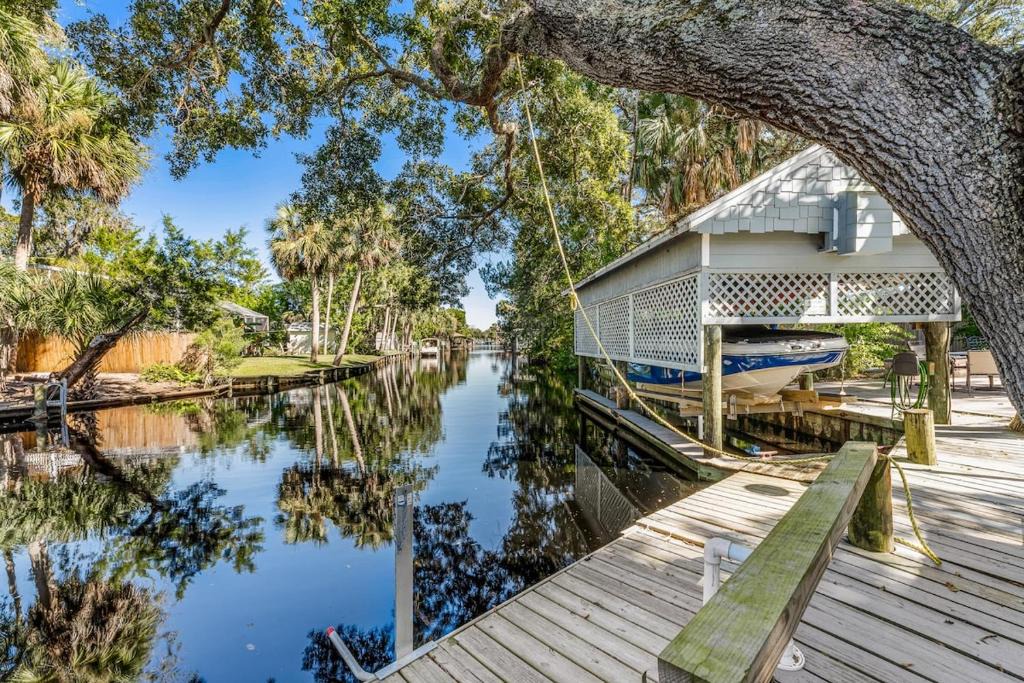 Ormond Beach House | WATERFRONT Kayakers Dream nature lover cottage