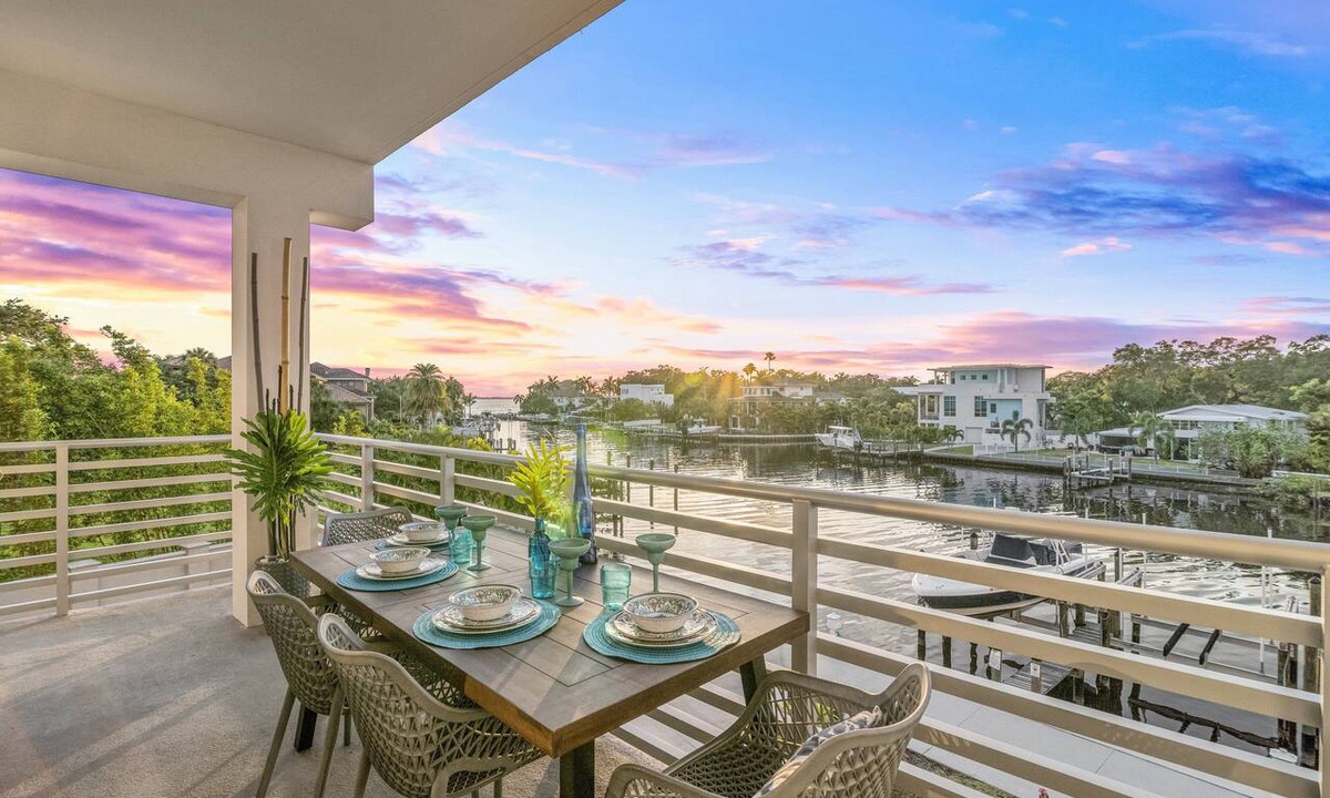 Central Sarasota Condo | Waterfront, Pet-Friendly Condo with Pool, Spa, and Fitness Center near Downtown Sarasota