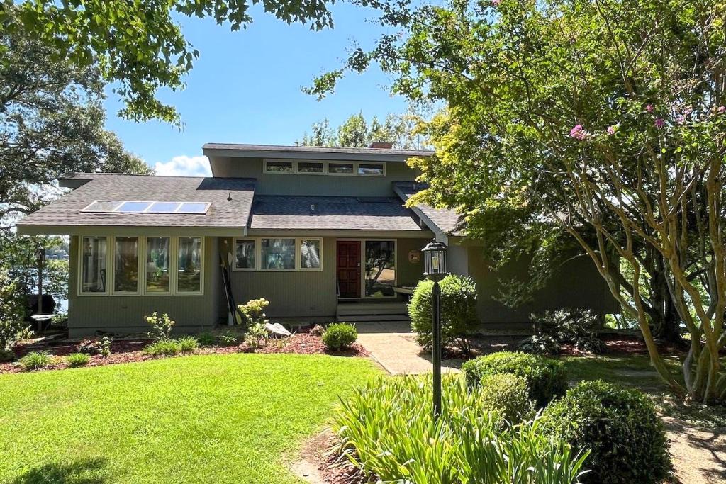 Irvington House | Waterfront, Private Beach, & Dock in Irvington