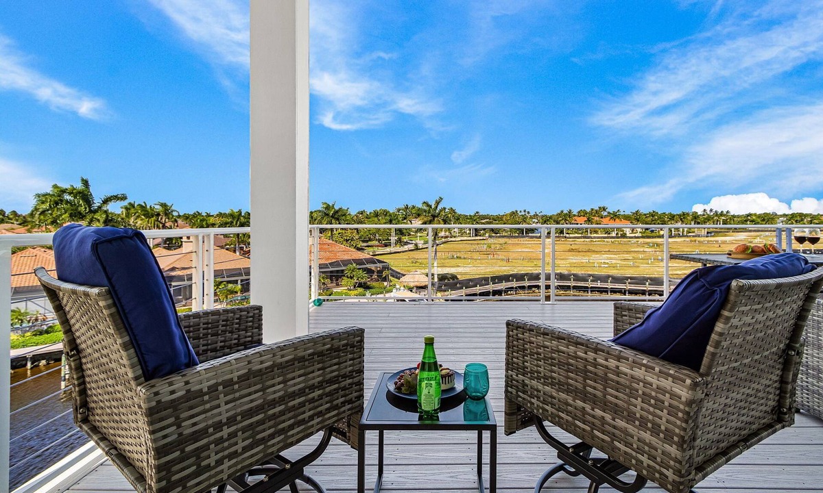Cape Harbour House | Waterfront Siren Luxe Cape Coral Escape: Dive into Bliss - The Nauti Mermaid - Roelens