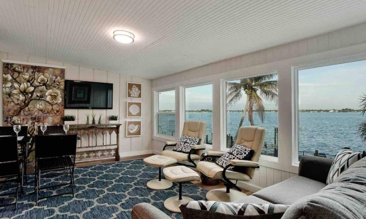 Englewood Villa | Waterfront Villa Seaglass wows! Pool & Bayfront