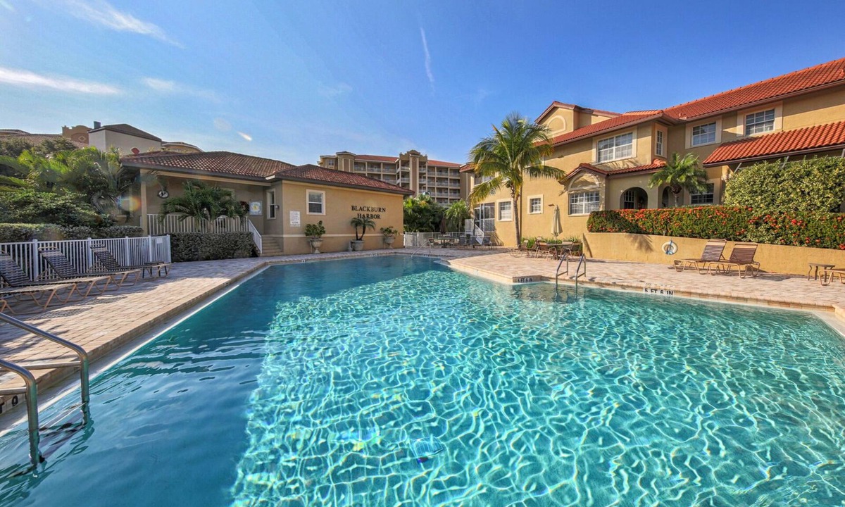 Osprey Condo | Waterview condo in ideal location