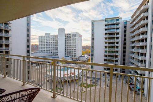 Crystal City Apartment | Well-Equipped Apartment Close to Metro Station