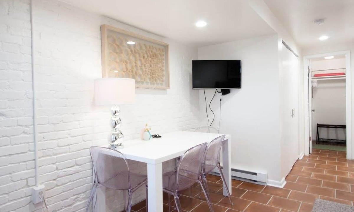 Logan Circle Apartment | WELL-EQUIPPED STUDIO APT - WALK TO METRO SUBWAY!