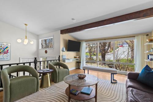 West End House | West End 4BR Stay Patio BBQ Firepit WiFi Parking