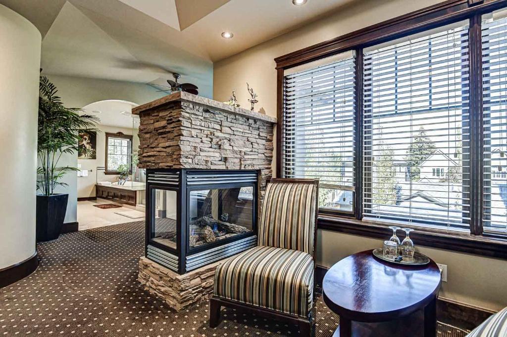 Kensington House | Westmount River Inn