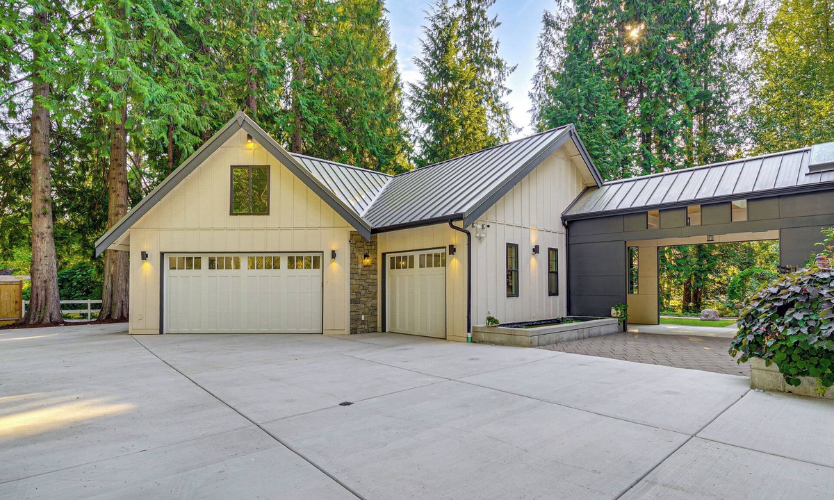 Redmond Cottage | Wfh-friendly Gem w/Creek: 4 Mi to Sammamish Trail