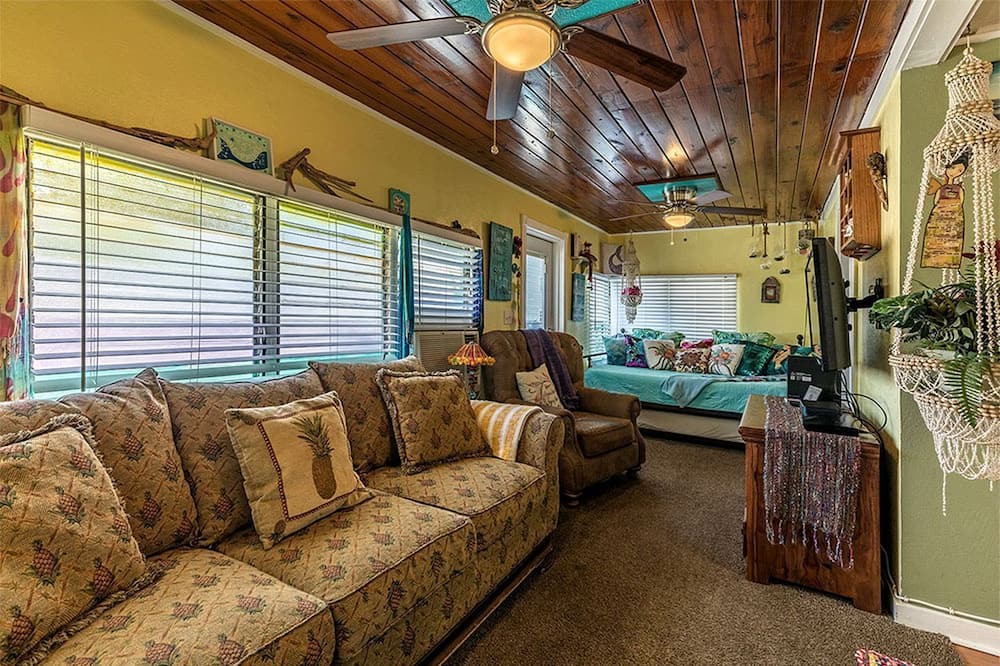 Bacliff Cottage | Whimsical Mermaid Retreat with Private Deck in Bacliff, Texas
