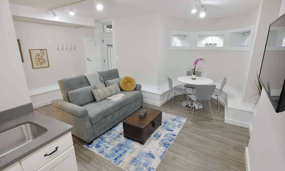 Shaw Apartment | White Brick Retreat - Shaw