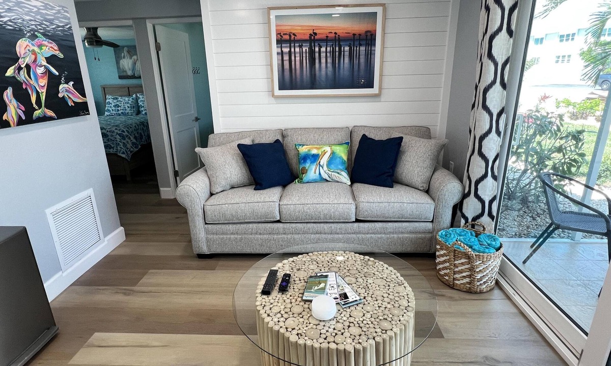 Englewood Villa | White Pelican, a Cozy Cottage on the Key with Sunsets, Kayaks and More!