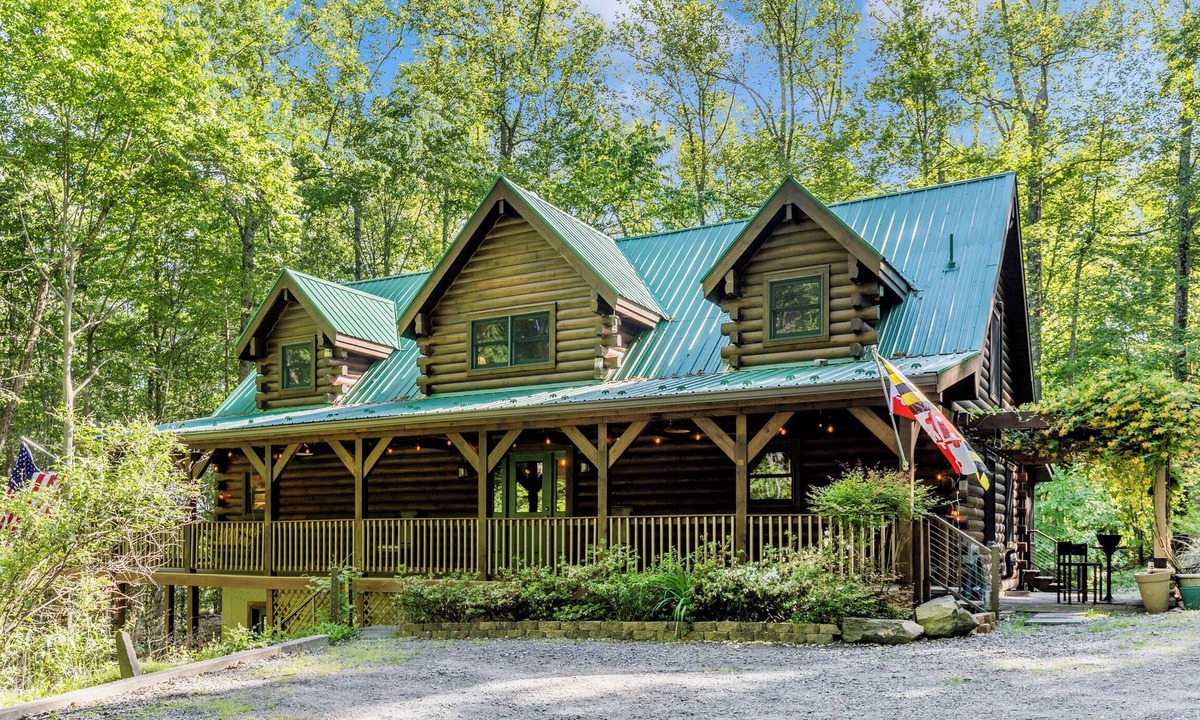 Dickerson Cabin | Woodland Retreat Craigside Lodge on Sugarloaf Mountain