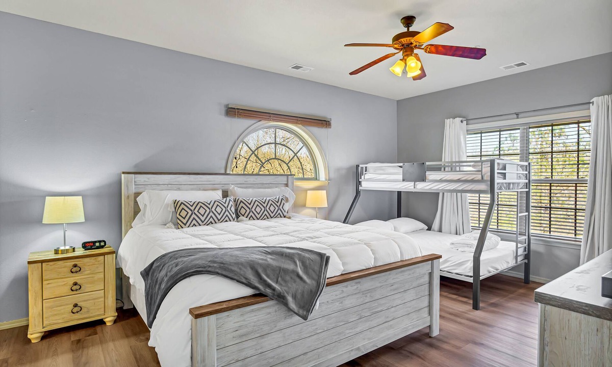 Branson West Condo | WOW! New walk in condo, no stairs w/3 pools next to SDC! 5 min to Table Rock.
