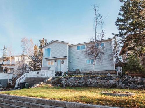 Yellowknife Apartment | Yellowknife Downtown 50a avenue Retreat