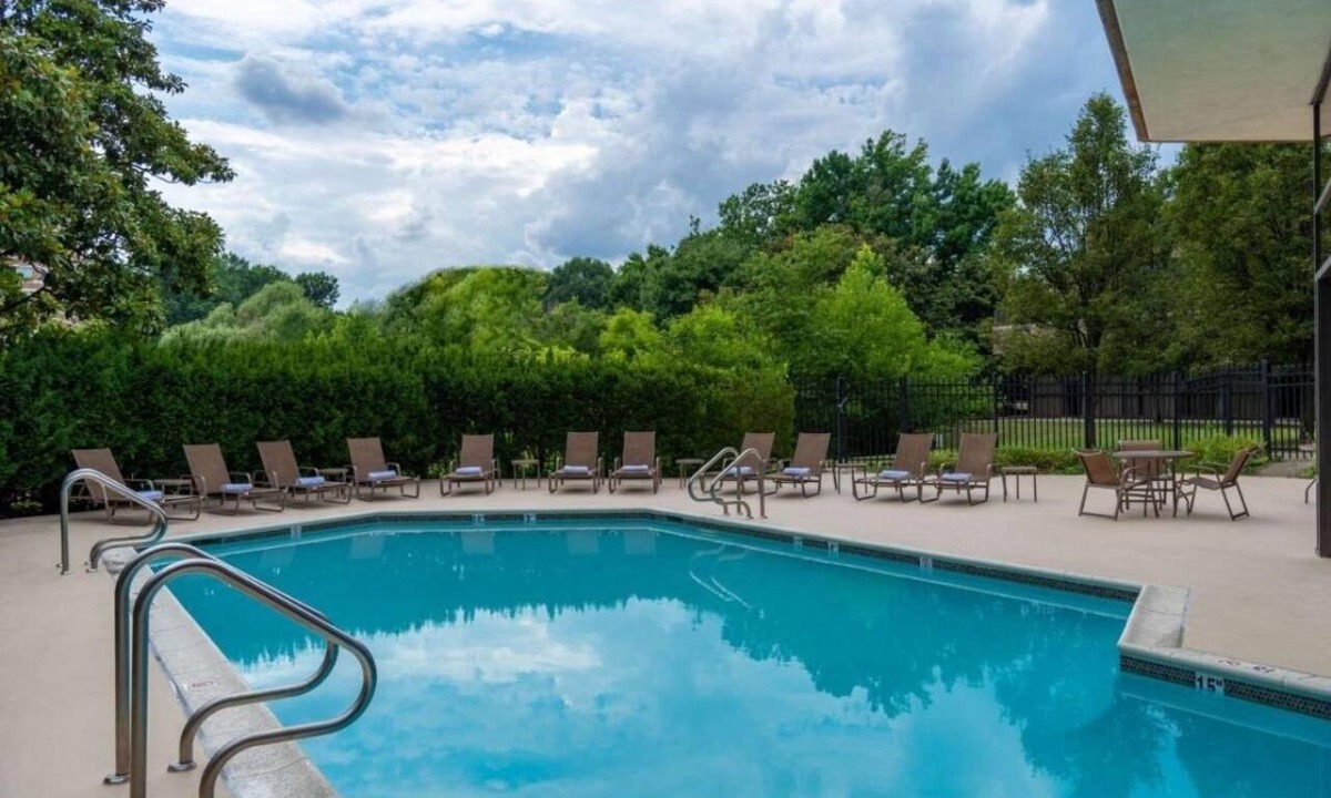 Alexandria West Hotel | Your Alexandria Escape! 4 Relaxing Units, Outdoor and Indoor Pool, Pets Allowed!