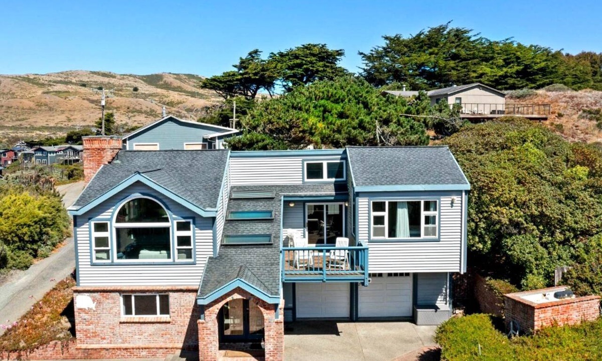 Salmon Creek House | Your Fun-in-the-Sun Bodega Bay Playground~Walk2Beach/WiFi/Sauna~Ocean Oasis